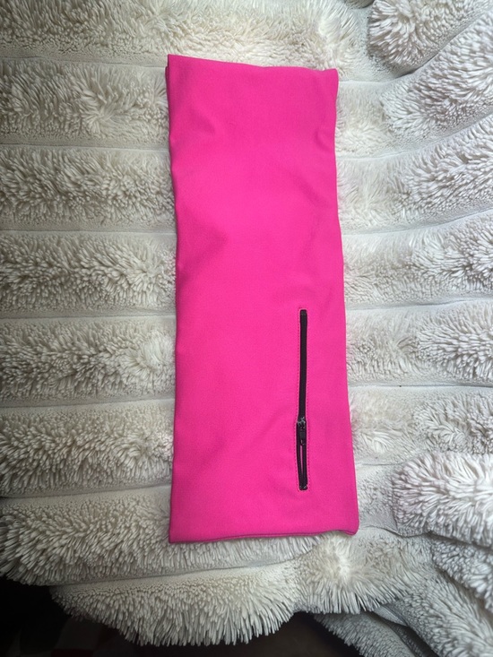 Hipssister Accessories - HipsSister Pink Running Belt - Zippered Pocket - Waistband